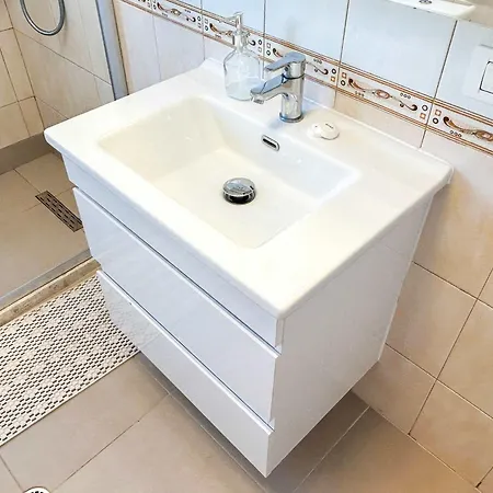 Orange 735 Durrës