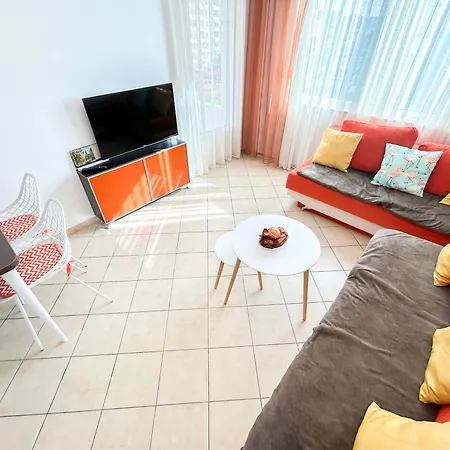 Orange 735 *