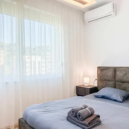 Apartment Orange 735