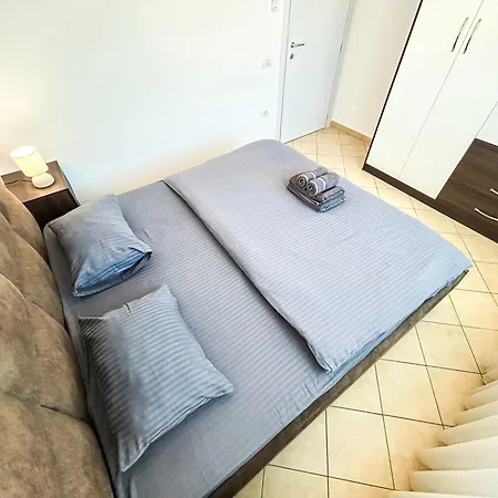 Apartment Orange 735 *